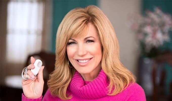 leeza gibbons with pendant