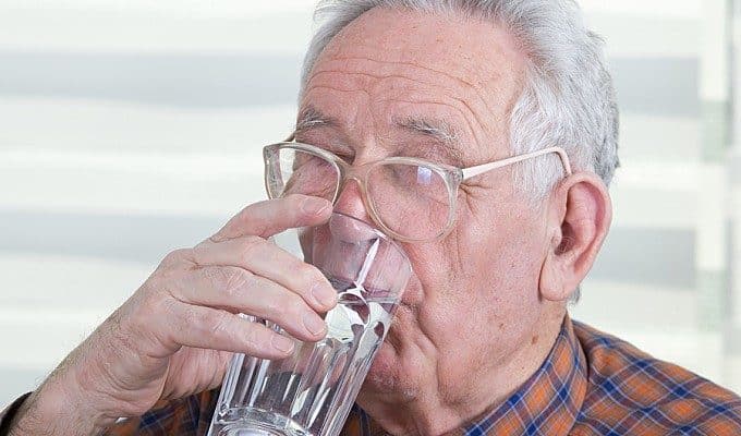 5 Symptoms of Dehydration in Seniors